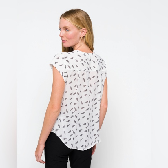 [Fun2Fun] Lillian V Neck Blouse - Picture 3 of 4